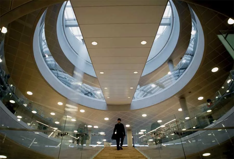 Global institutional advisory and strategic consulting workspace